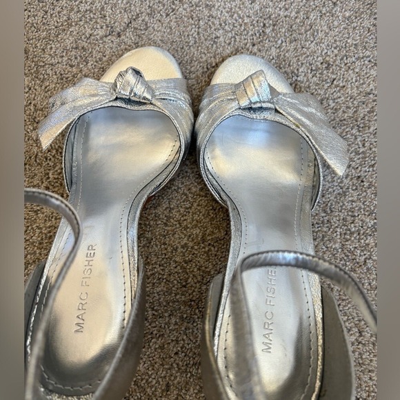 Marc Fisher - Women's Brodie Buckle Knotted Heel Sandals - Size 8.5 - Silver - Picture 9 of 11
